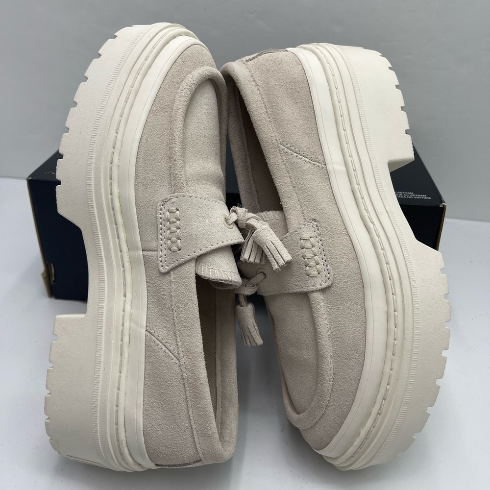 Converse A15553C
CTAS LUGGED HEEL LOAFER OX
LIGHT DUNE/EGRET/LIGHT DUNE Platform - Picture 9 of 16